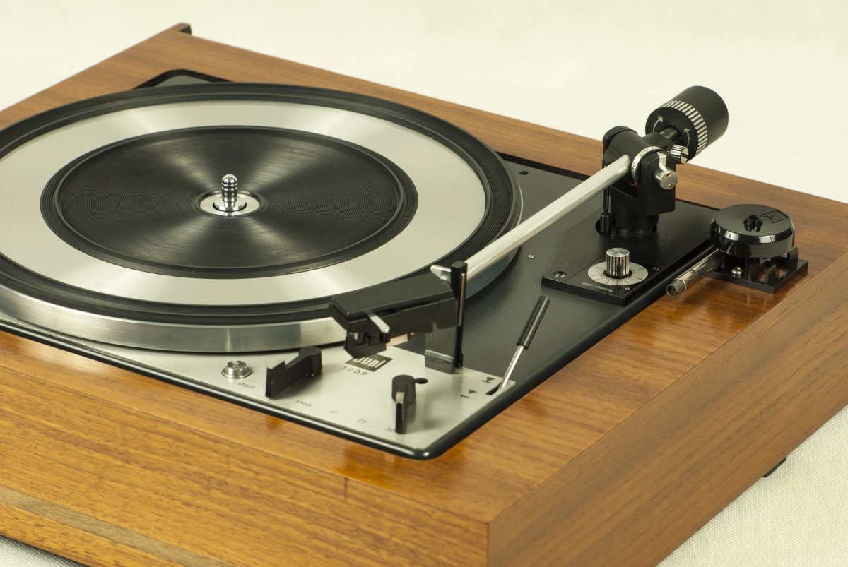 Turntable Dual 1209, original plinth - walnut