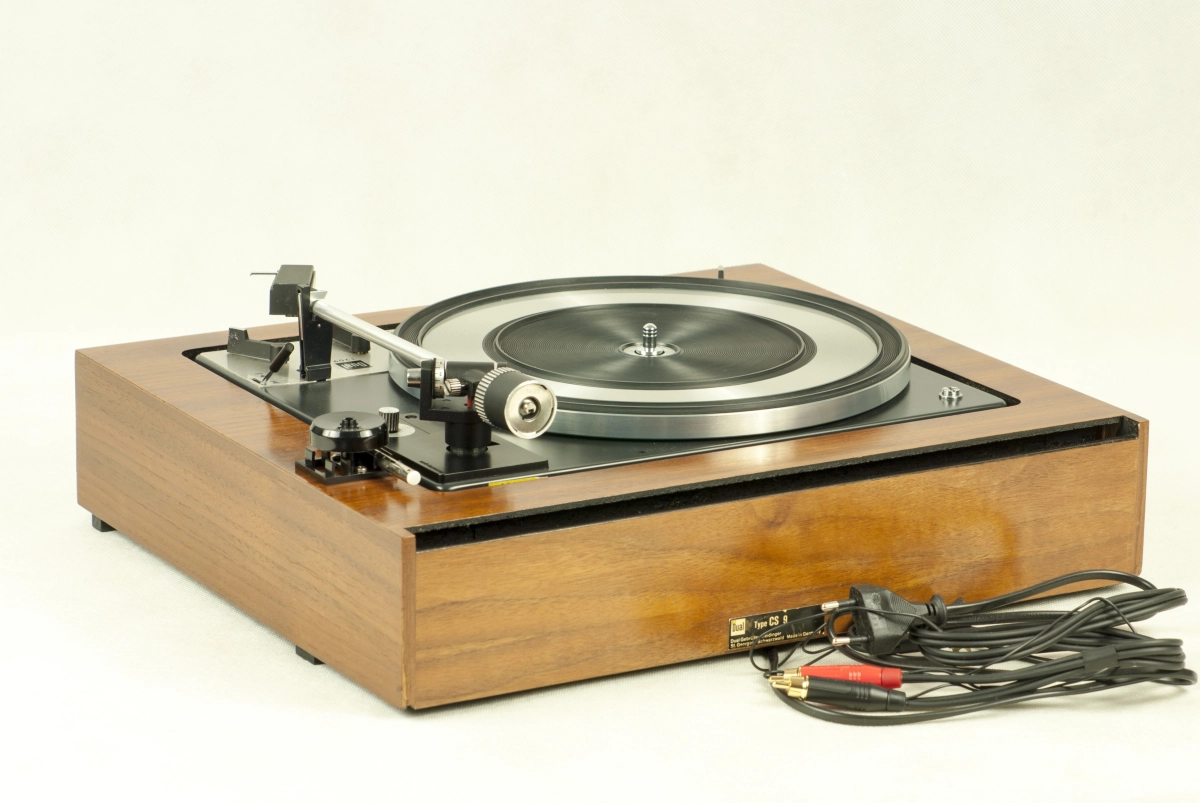Turntable Dual 1209, original plinth - walnut