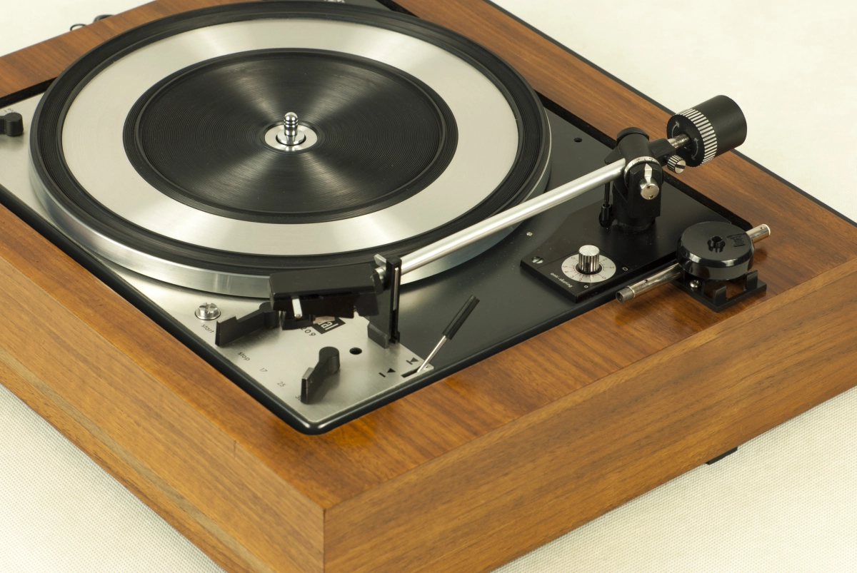 Turntable Dual 1209, original plinth - walnut