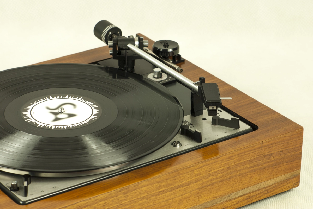 Turntable Dual 1209, original plinth - walnut
