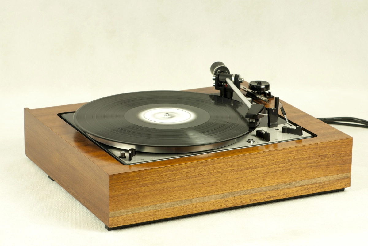 Turntable Dual 1209, original plinth - walnut