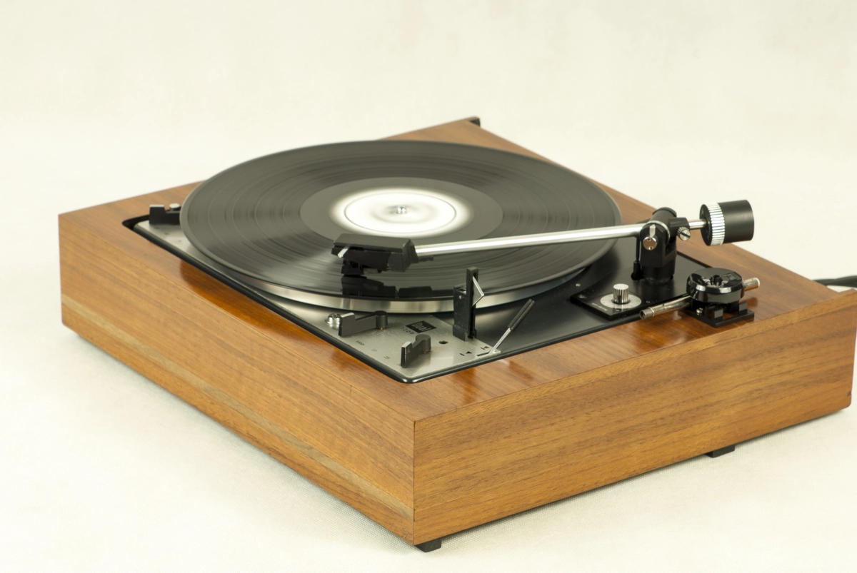 Turntable Dual 1209, original plinth - walnut