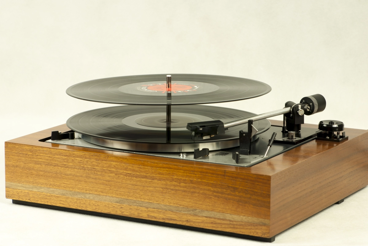 Turntable Dual 1209, original plinth - walnut
