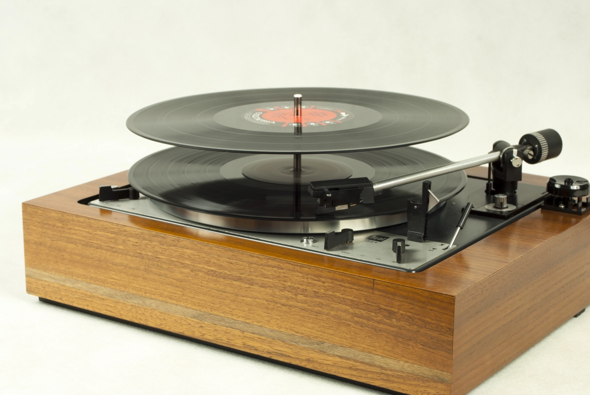Turntable Dual 1209, original plinth - walnut
