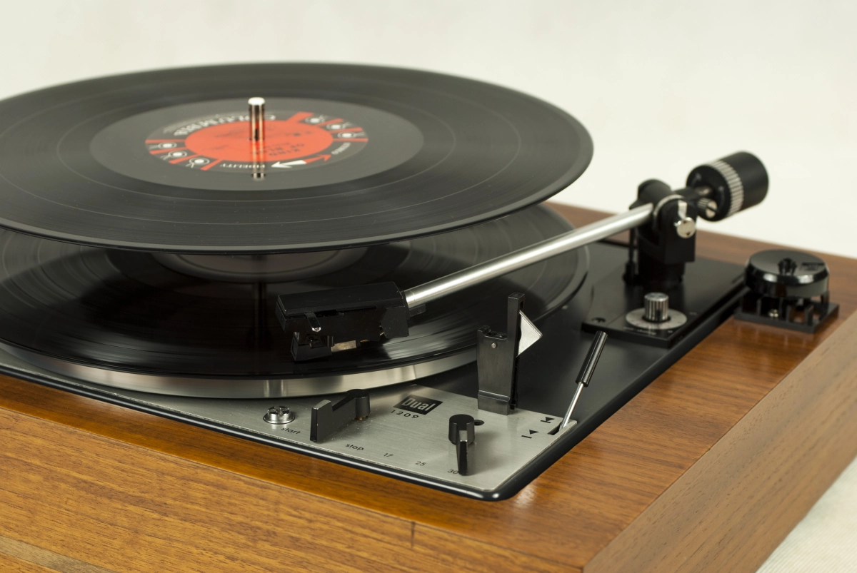 Turntable Dual 1209, original plinth - walnut