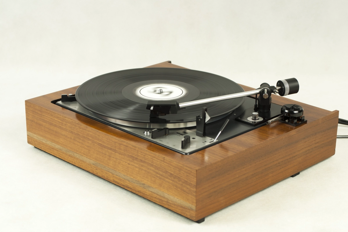 Turntable Dual 1209, original plinth - walnut