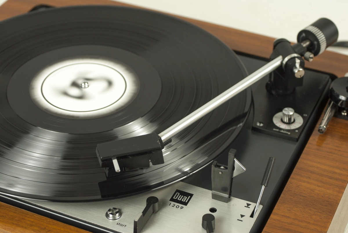 Turntable Dual 1209, original plinth - walnut