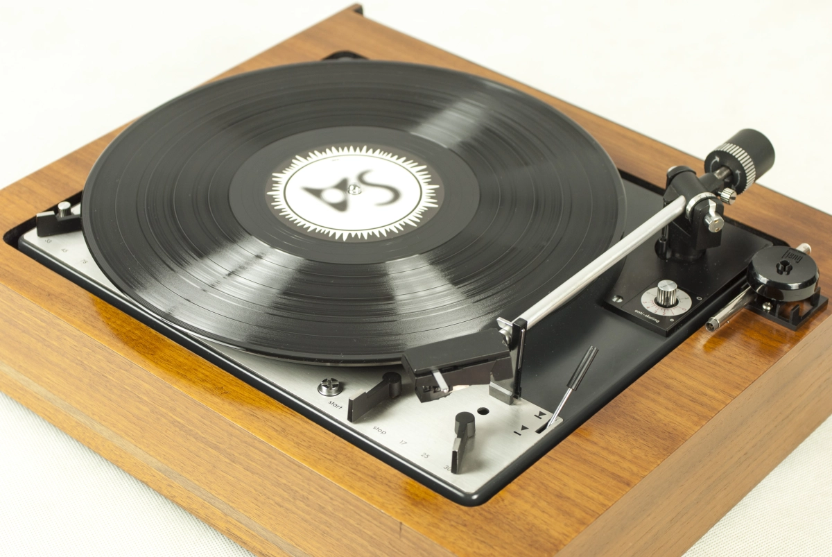 Turntable Dual 1209, original plinth - walnut