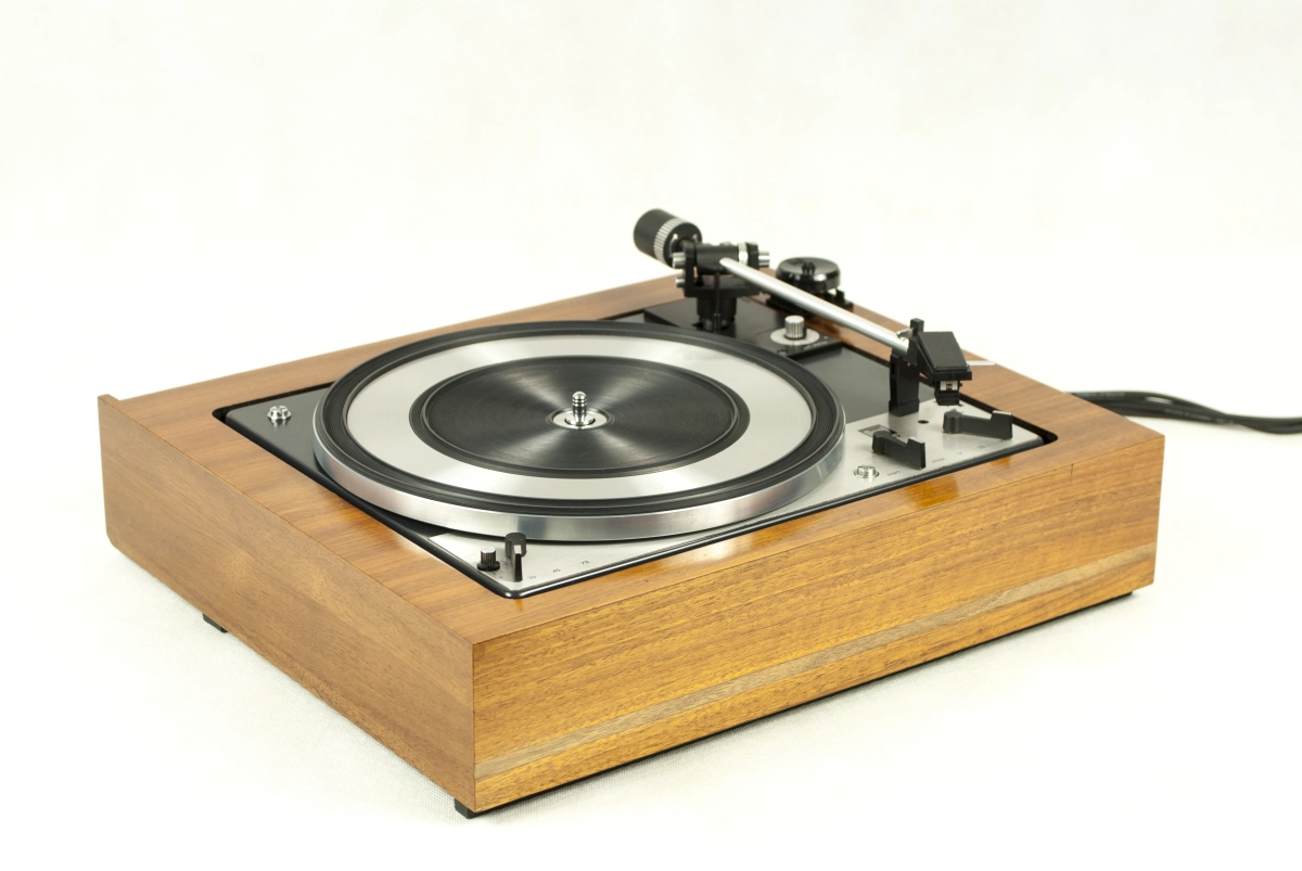 Turntable Dual 1209, original plinth - walnut