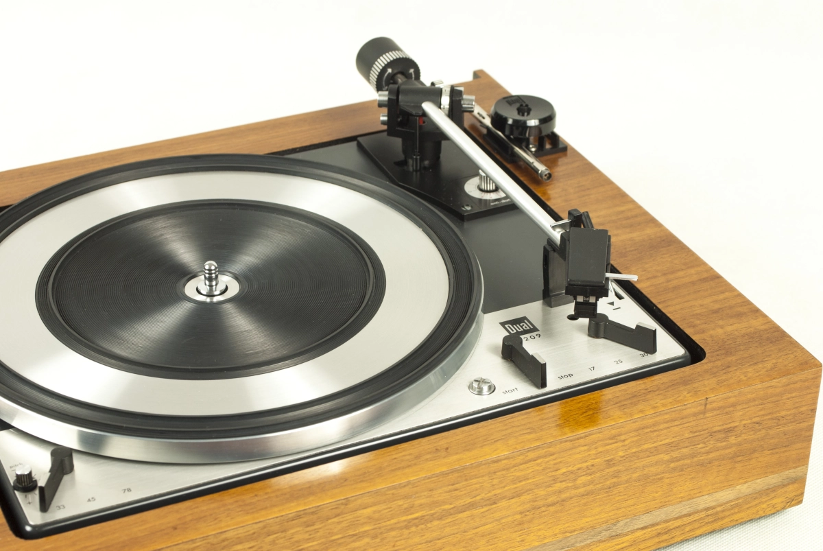 Turntable Dual 1209, original plinth - walnut